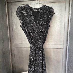 Sweet Knee Length Dress With Belt.